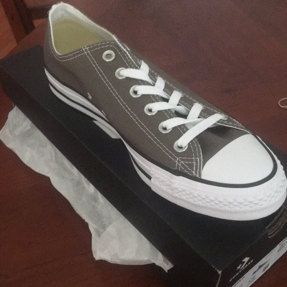 Woman’s converse - Picture 2 of 3